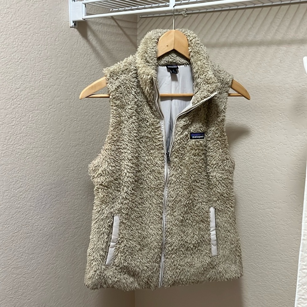 Patagonia medium vest tan color   A460
